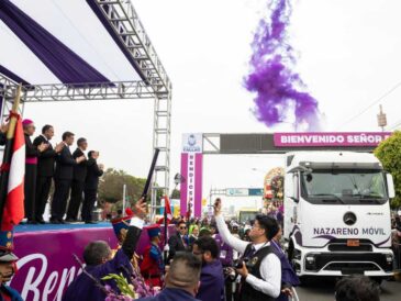 El Señor de los Milagros volvió al Callao sobre ruedas de fe y tecnología con el Mercedes-Benz New Actros Procabin 2025