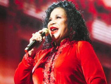 Eva Ayllón celebra el Día de la Canción Criolla