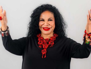 Eva Ayllón cierra en Lima gira de 55 años de trayectoria