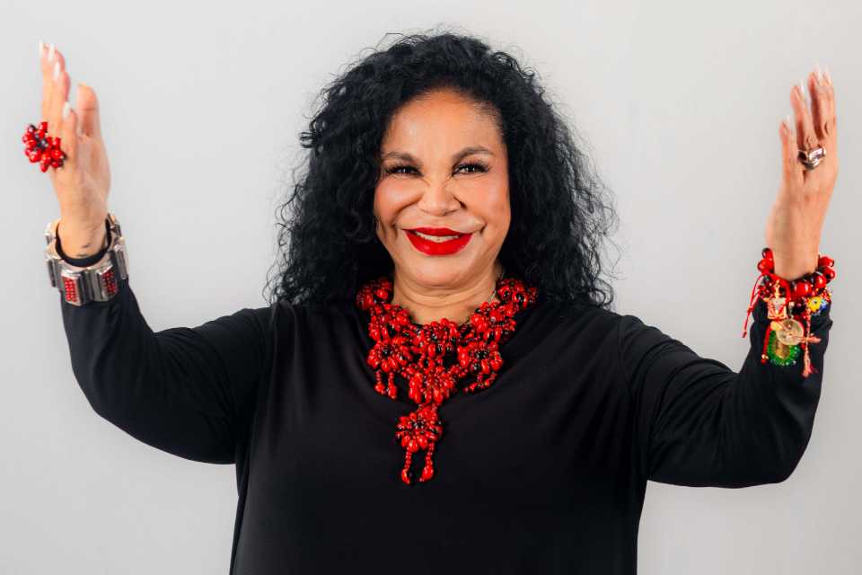 Eva Ayllón cierra en Lima gira de 55 años de trayectoria