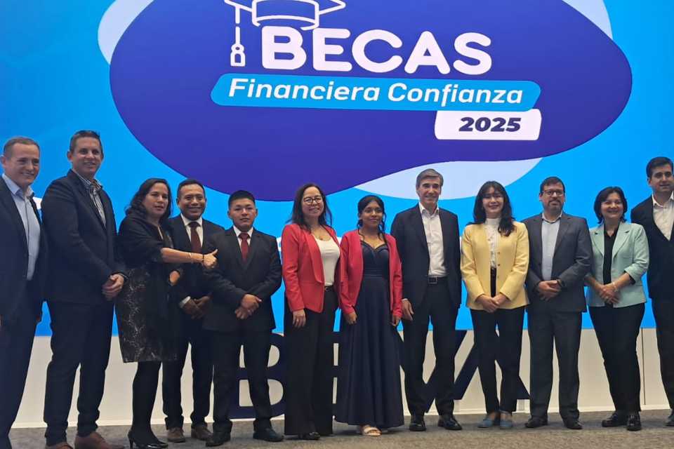 Financiera Confianza duplica la alegría