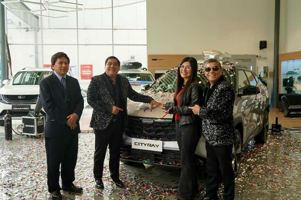 Hermanos Yaipén regalan a fan camioneta Geely Cityray