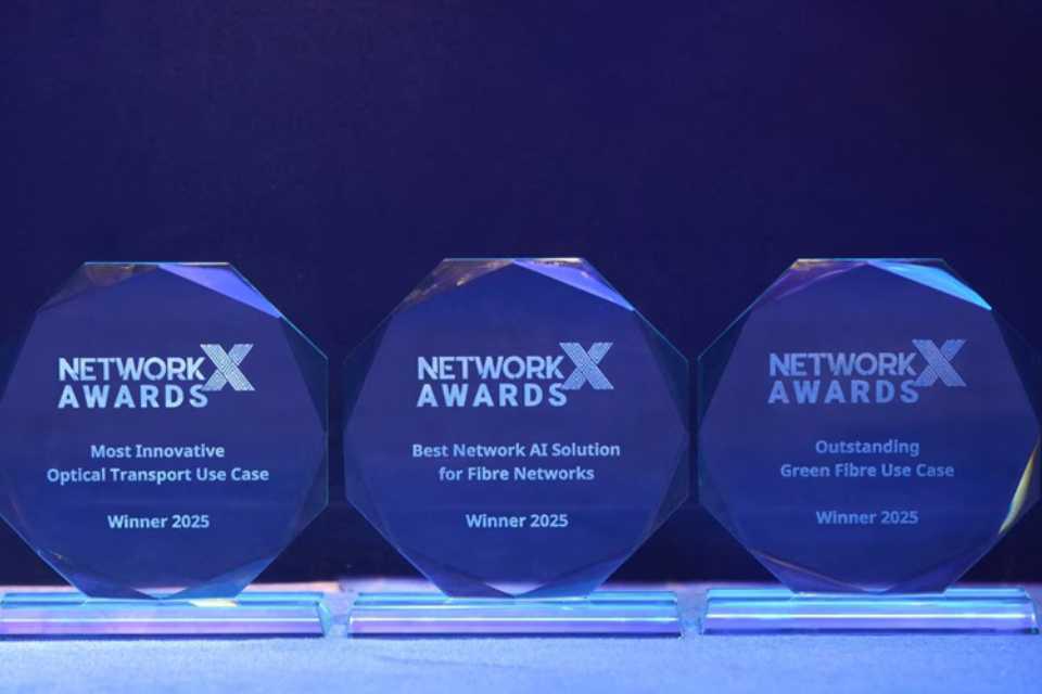 Huawei gana tres premios en el campo de redes totalmente ópticas en Network X 2025