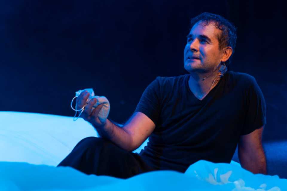 Javier Echevarría presenta última temporada de Amor y Dolor