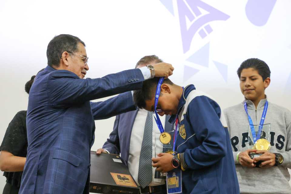 Minedu premia a los mejores matemáticos del Perú