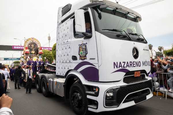 El Señor de los Milagros volvió al Callao sobre ruedas de fe y tecnología con el Mercedes-Benz New Actros Procabin 2025