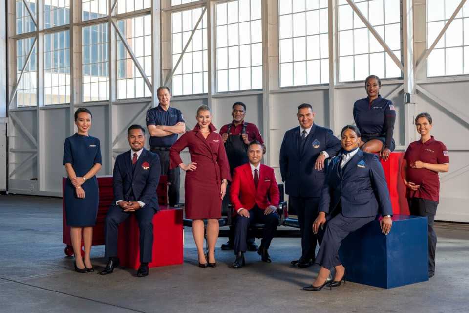 Delta presenta su colección de uniformes