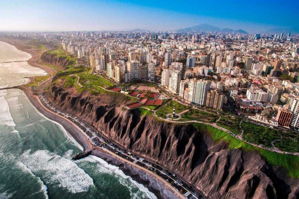 Huéspedes y Anfitriones en Airbnb: su contribución al Perú