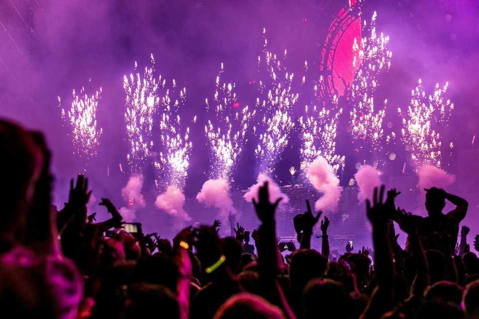 Shakira y Dua Lipa en Perú: cómo evitar estafas