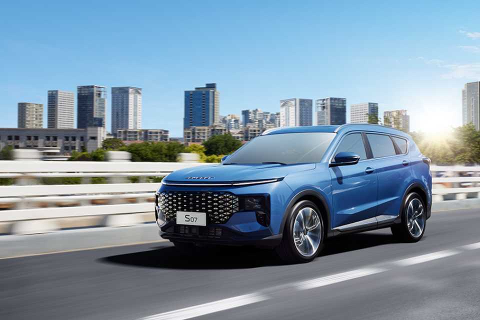 Soueast llega al Perú con tres modelos