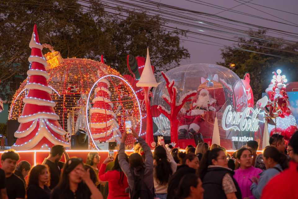 Toma una COCA-COLA. Vive el espíritu navideño