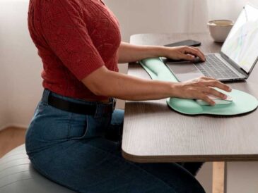 ¿Aún en home office?: cinco hábitos clave para proteger tu espalda