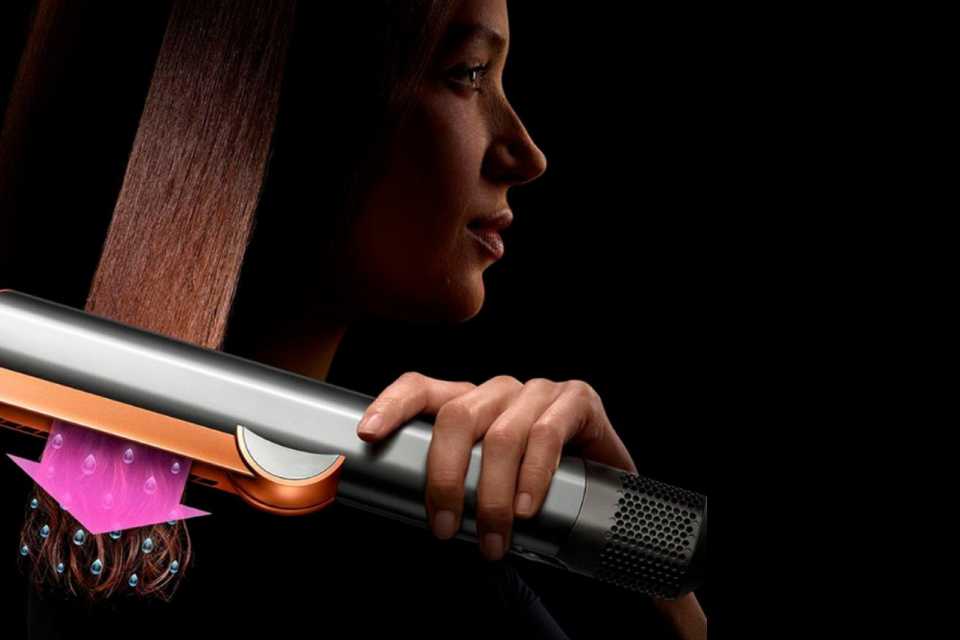 ¿Es seguro alisar el pelo mojado?