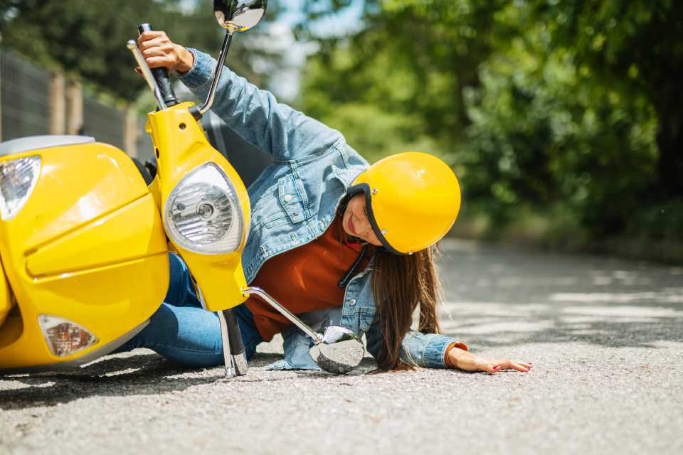 25% de motociclistas maneja pendiente del teléfono