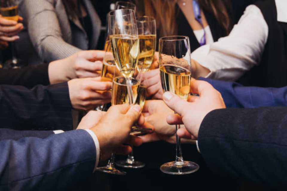 Cómo comportarte en las fiestas empresariales de fin de año