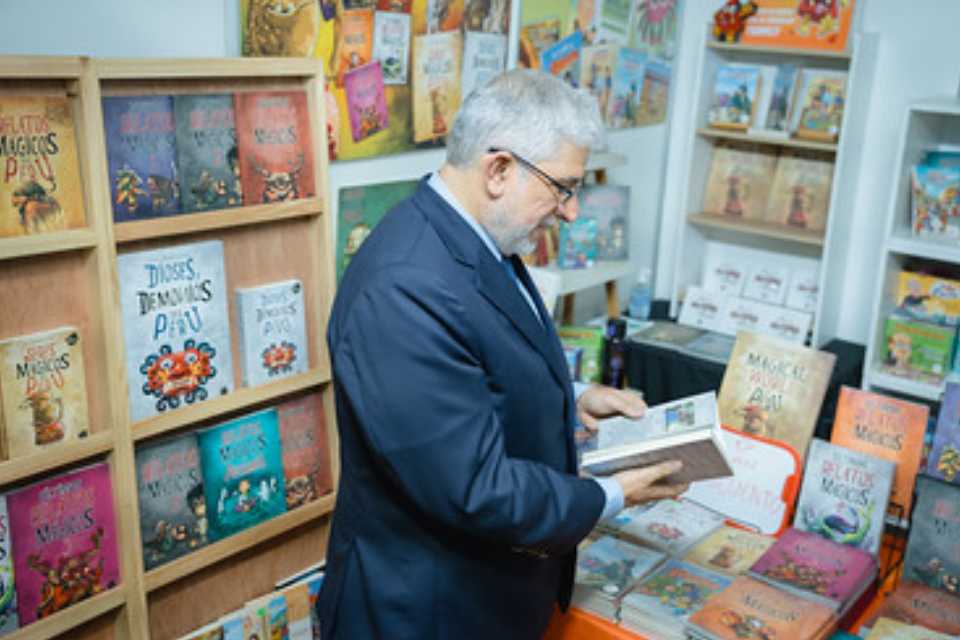 Joyas literarias en la Feria del Libro Ricardo Palma