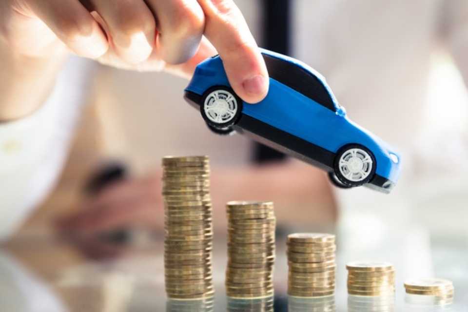 Precios de vehículos continúan a la baja