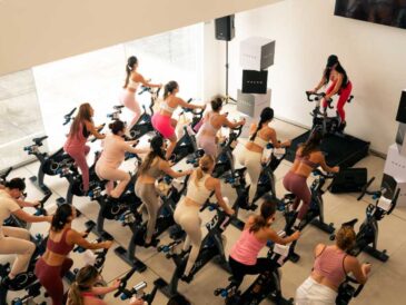 Volvo promueve la conexión y el bienestar en el Mes Rosa