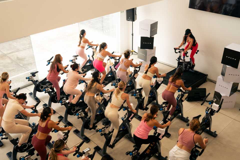 Volvo promueve la conexión y el bienestar en el Mes Rosa