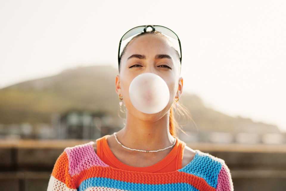 El chicle gana terreno como hábito diario entre jóvenes peruanos