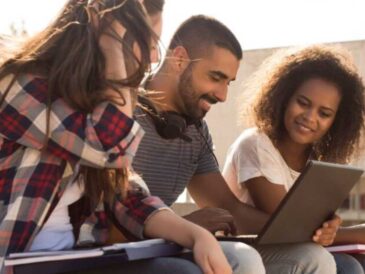 Estudiante latino 2030: sus oportunidades en la era digital