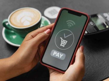 Jóvenes peruanos impulsan compras desde redes sociales