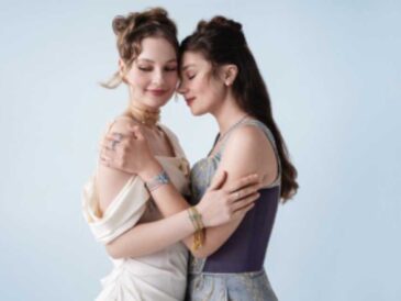 Pandora y Bridgerton lanzan colección inspirada en la era Regency