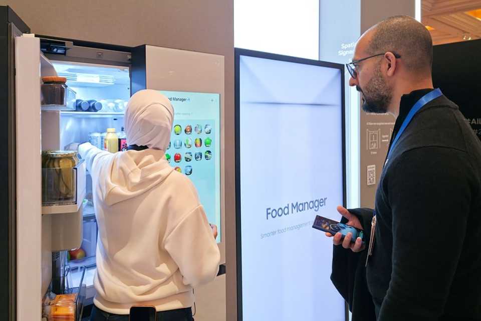 Samsung presenta la Bespoke AI Refrigerator Family Hub