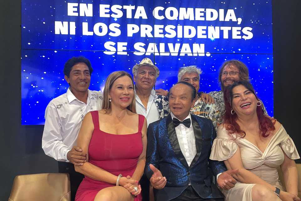 la comedia peruana que critica la corrupción