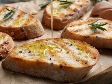 Guía digital de Santolivo Group con tendencias de TikTok e Instagram para preparar ensaladas y snacks frescos con aceite de oliva este verano 2026.