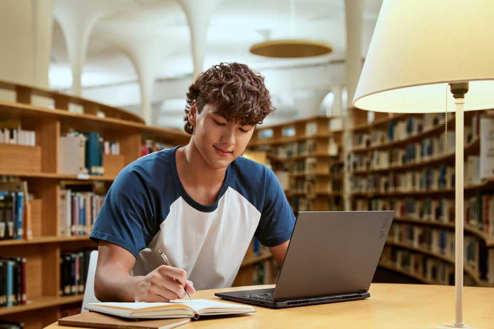 Laptops potentes para carreras digitales en Perú 2026