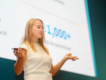 Perú escala en capacitación digital con 1.8M estudiantes en IA en 2025