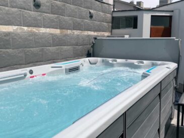 Piscinas wellness con tecnología elevan valor inmobiliario 2026