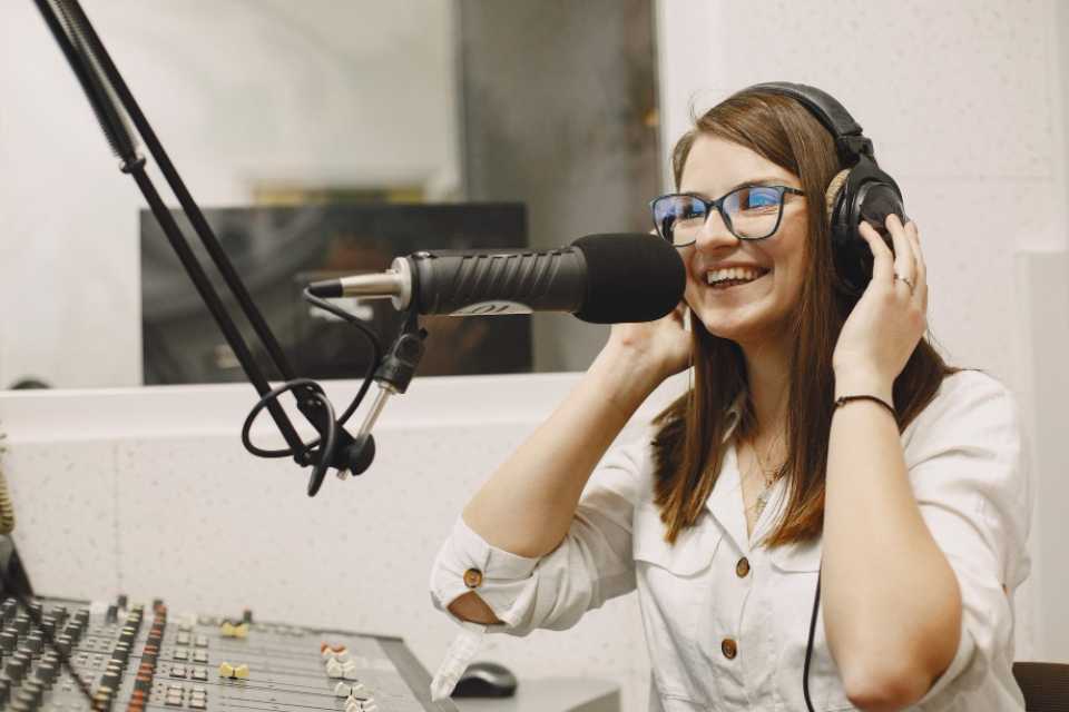 Radio digital en Perú: 73% consume audio online y offline