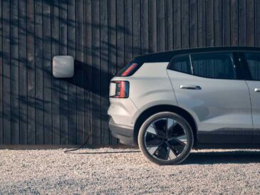 Volvo lidera la electrificación del segmento premium en el Perú