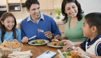 5 consejos digitales para equilibrar el uso de pantallas en familia