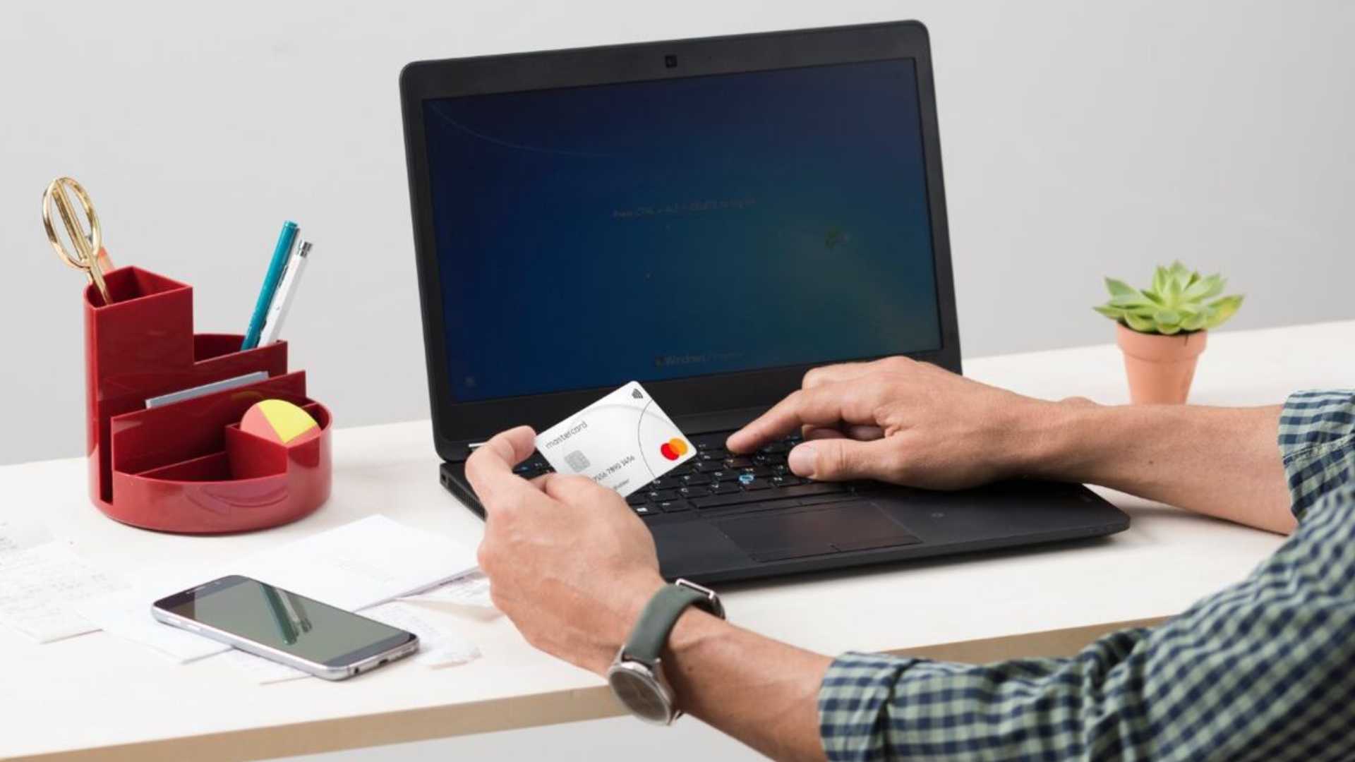 Guía digital para compras escolares seguras con tarjeta