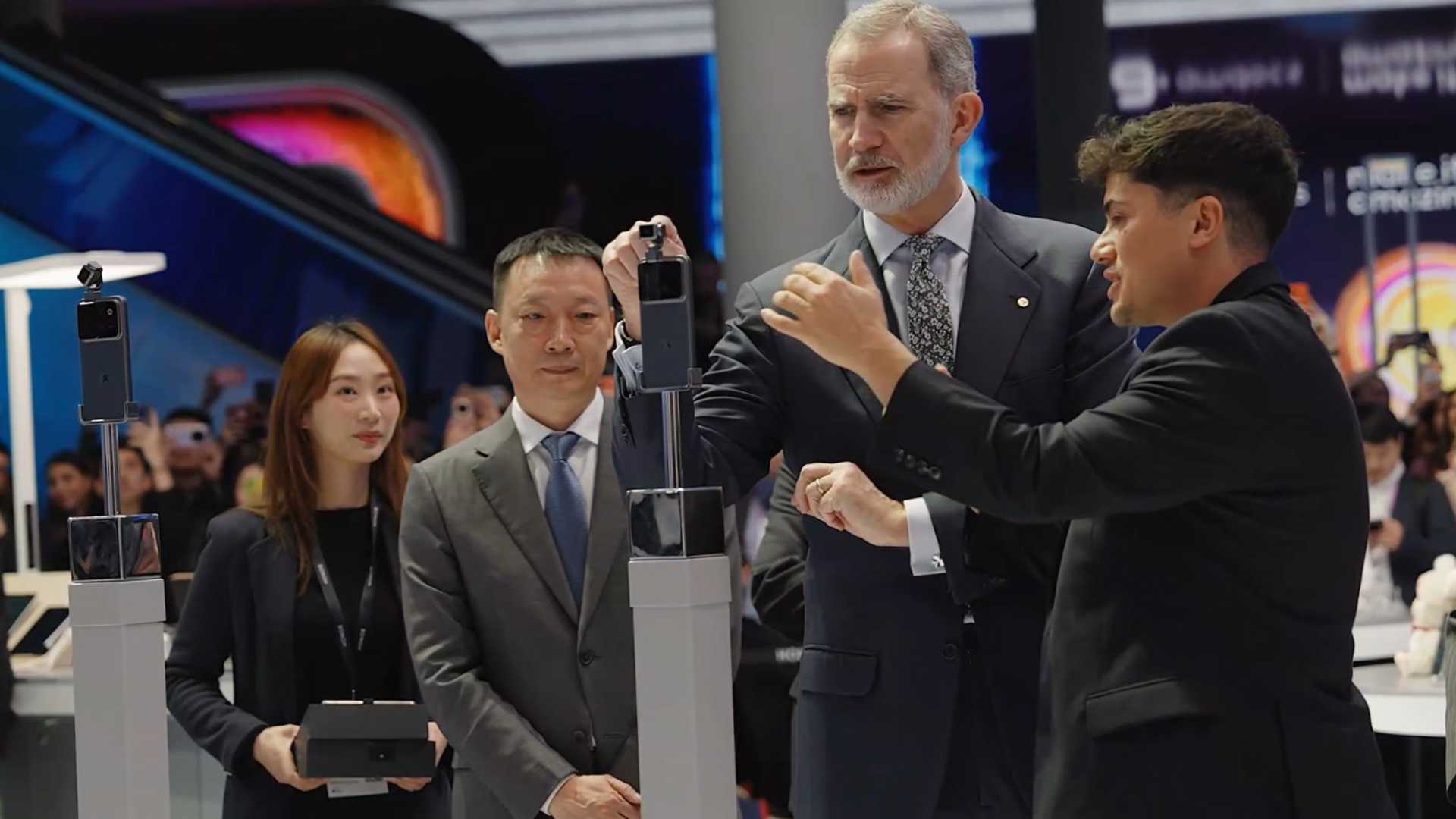 HONOR muestra su Robot Phone con IA en el MWC 2026