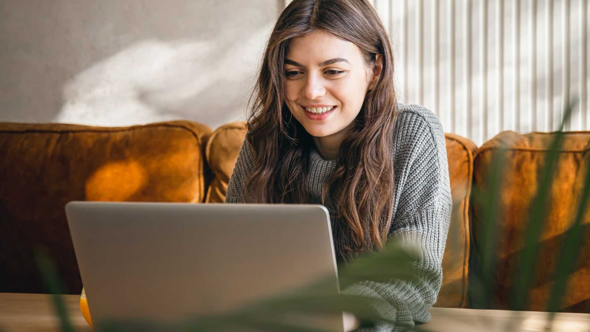 Ingresos digitales: cómo generar dinero extra este 2026