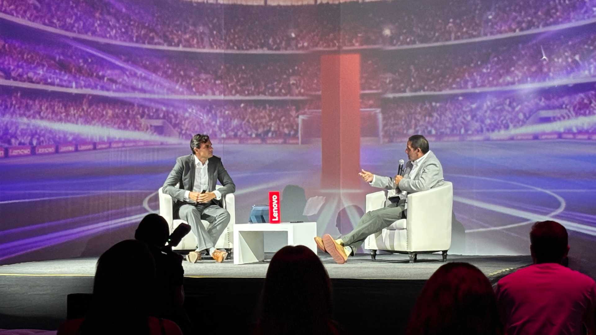 Lenovo lleva IA híbrida a Perú: Qira, datos y FIFA 2026