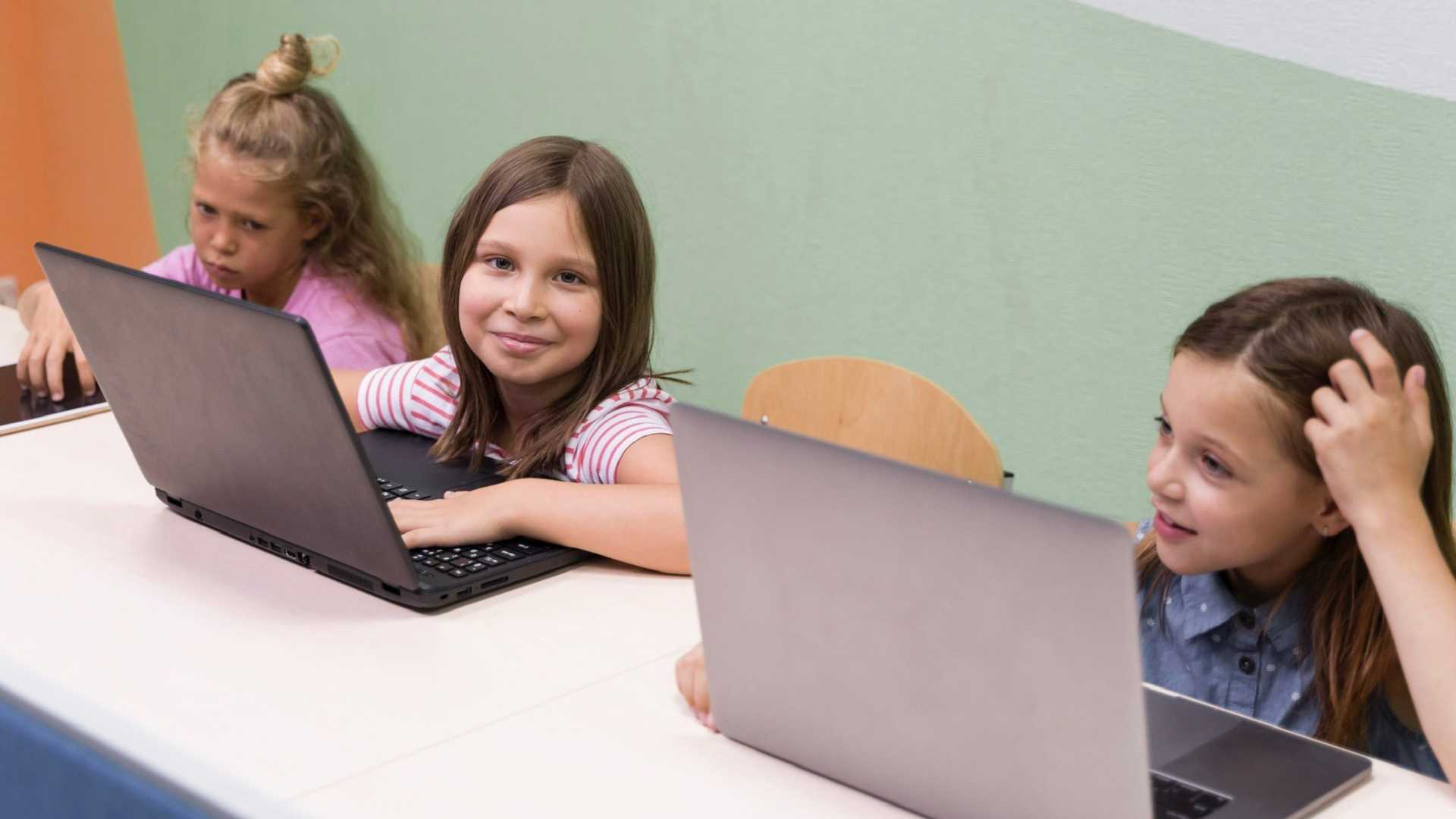 Laptops escolares 2026: demanda crece 20% y sube el ticket