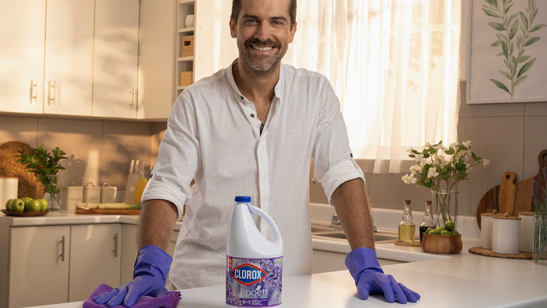 Luciano Mazzetti sorprende con campaña para Clorox Fragancias