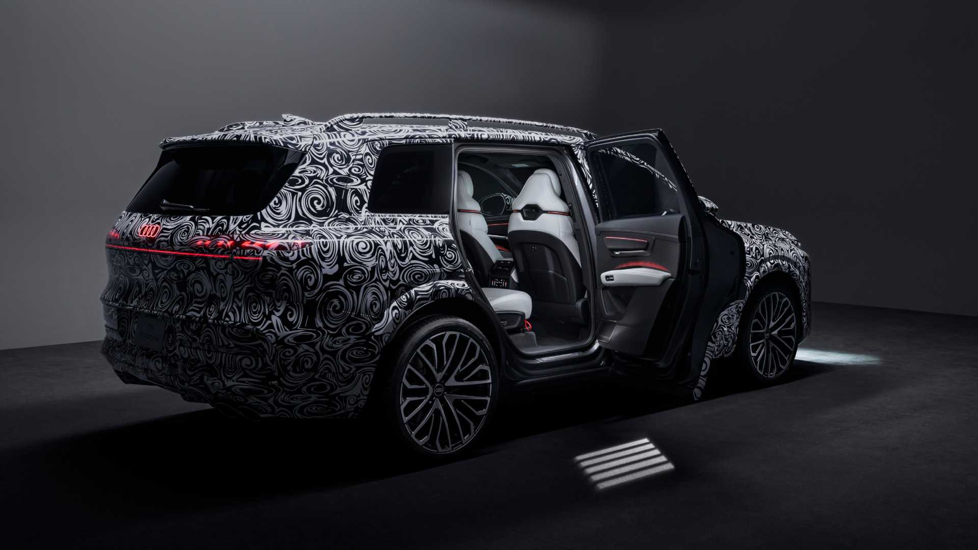 Audi Q9: interior inteligente con puertas automáticas y sonido 4D
