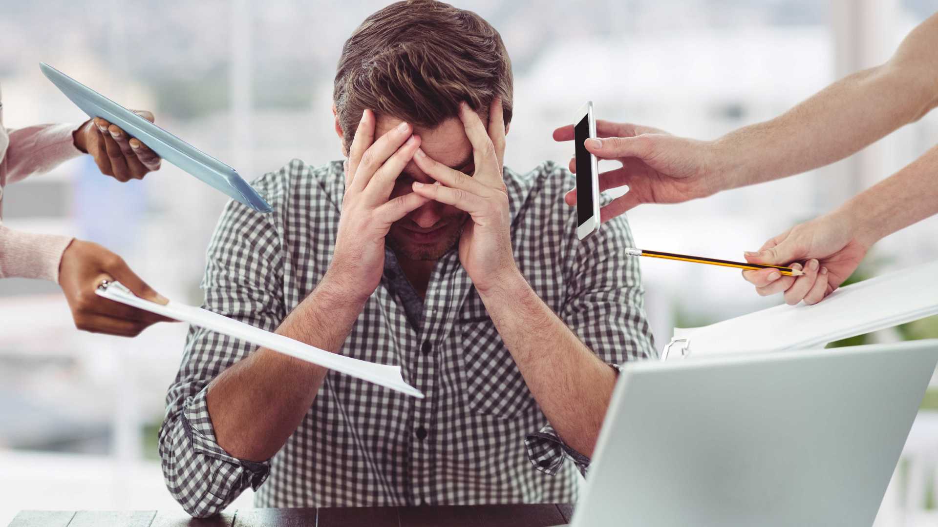 Burnout impulsa el auge de trabajos digitales en Perú