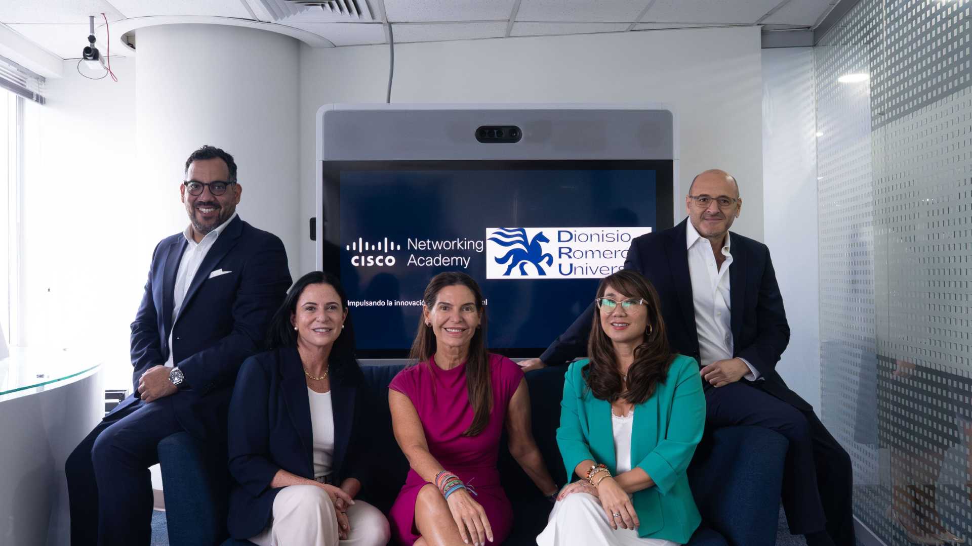 DRU integra certificaciones digitales de Cisco Networking Academy en 2026