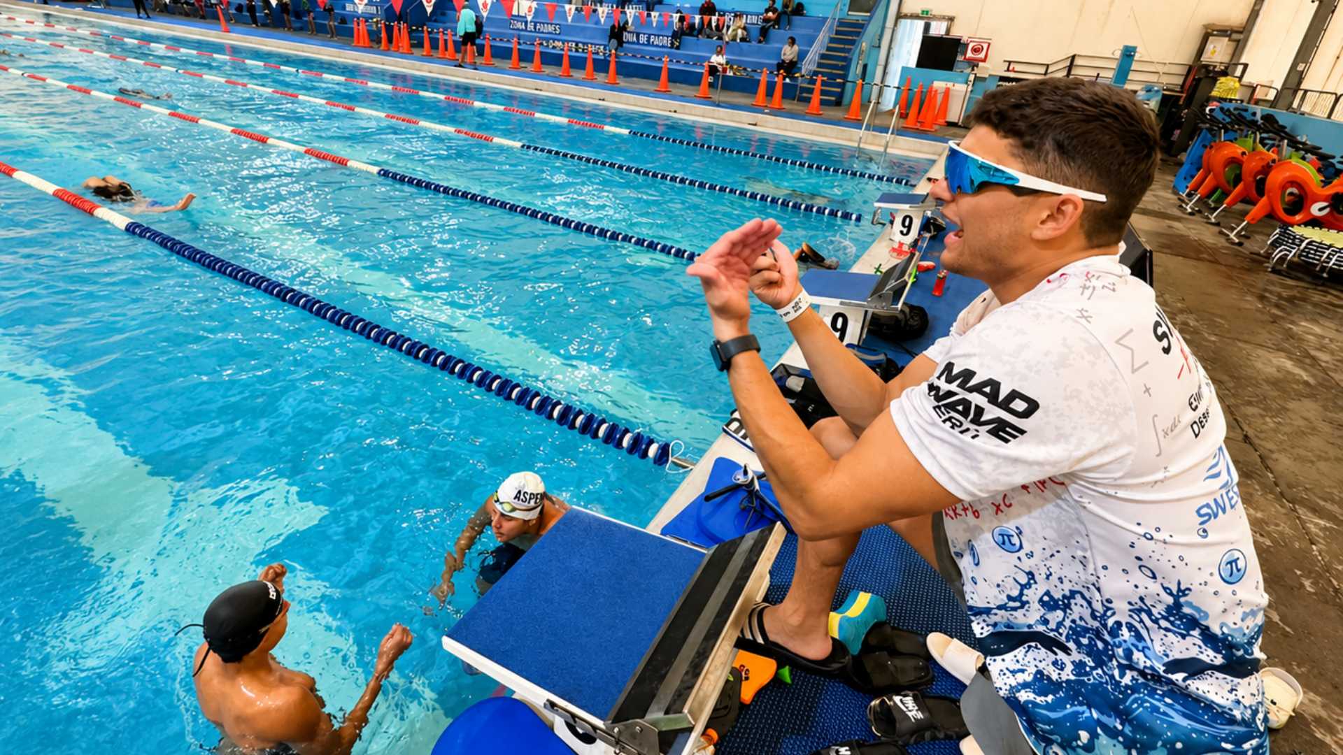 Errores técnicos que reducen el rendimiento en natación