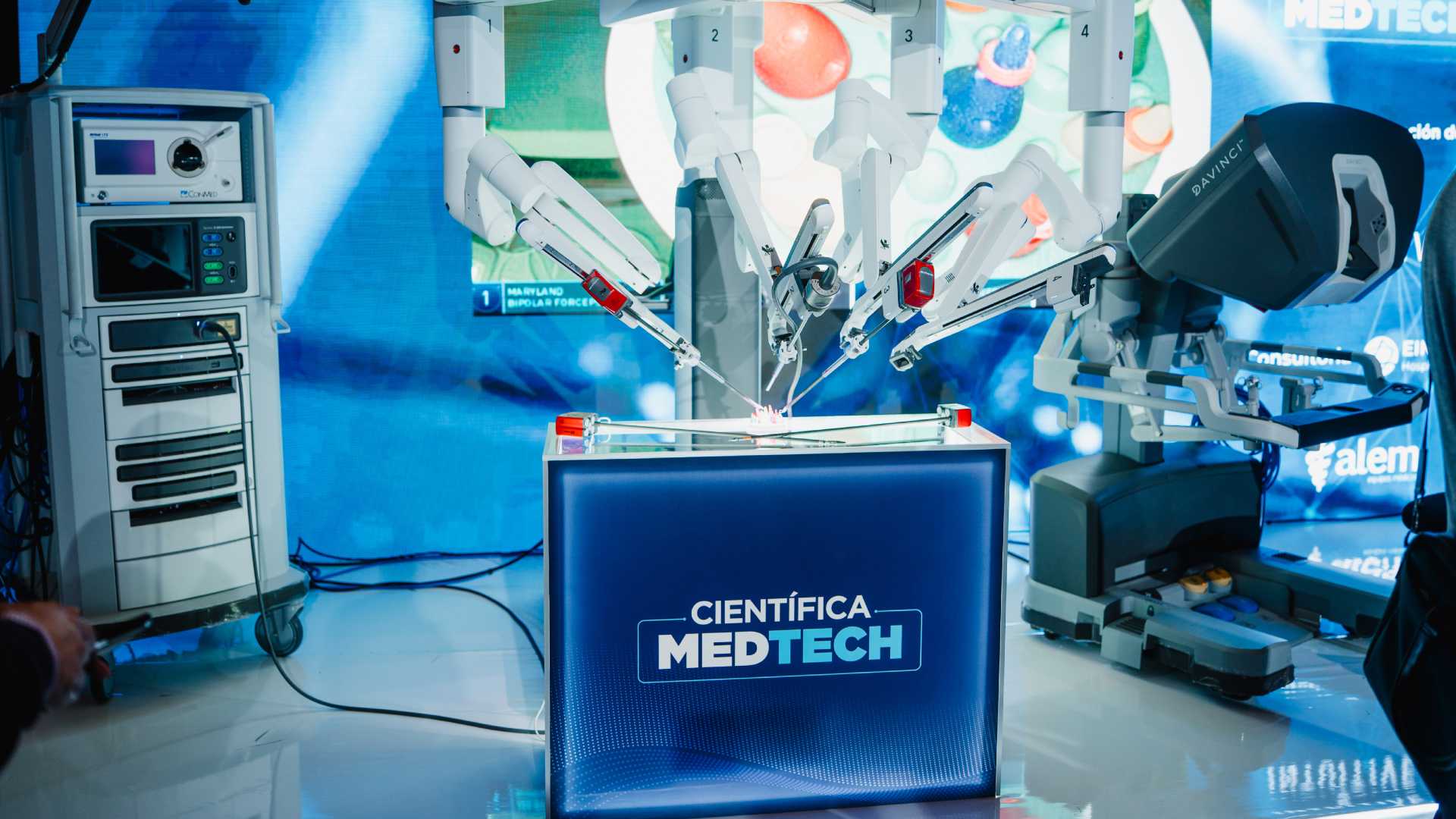 Científica del Sur abre centro de cirugía robótica en Perú