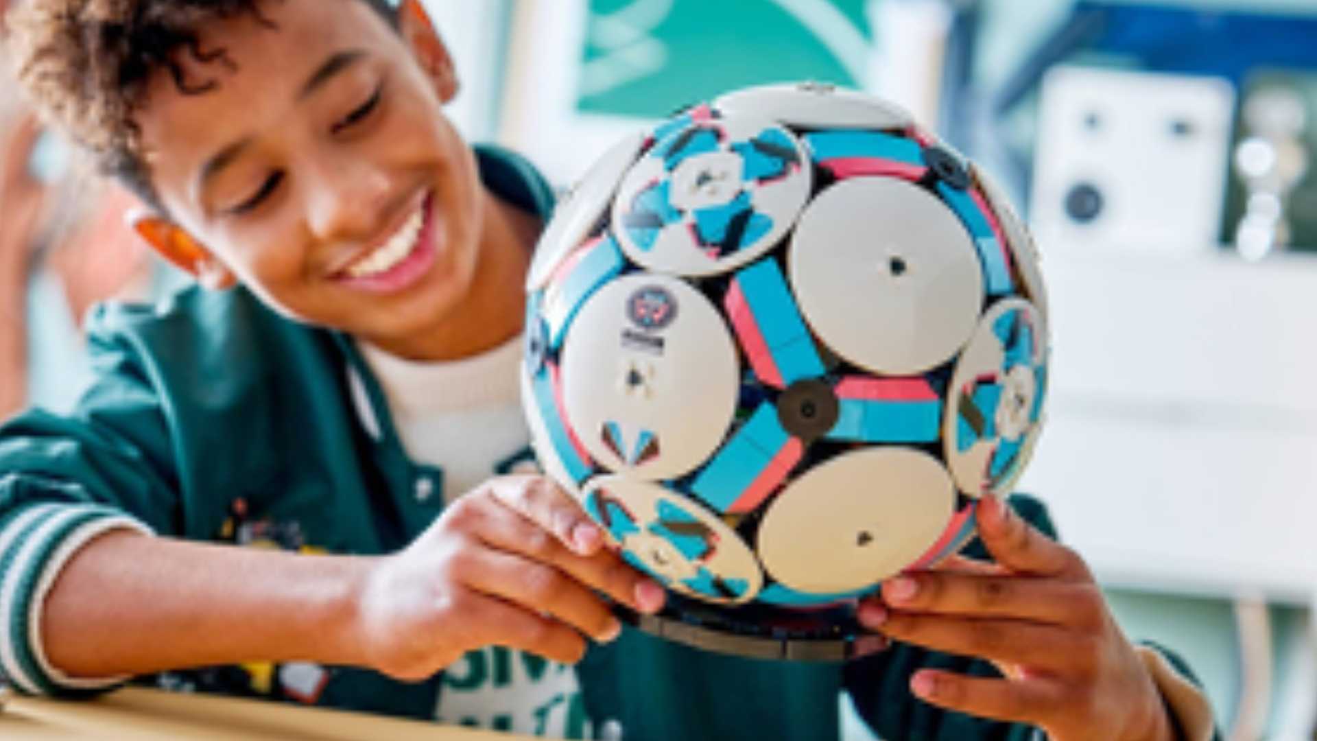 LEGO lanza sets oficiales del Mundial 2026 y figuras de estrellas del fútbol