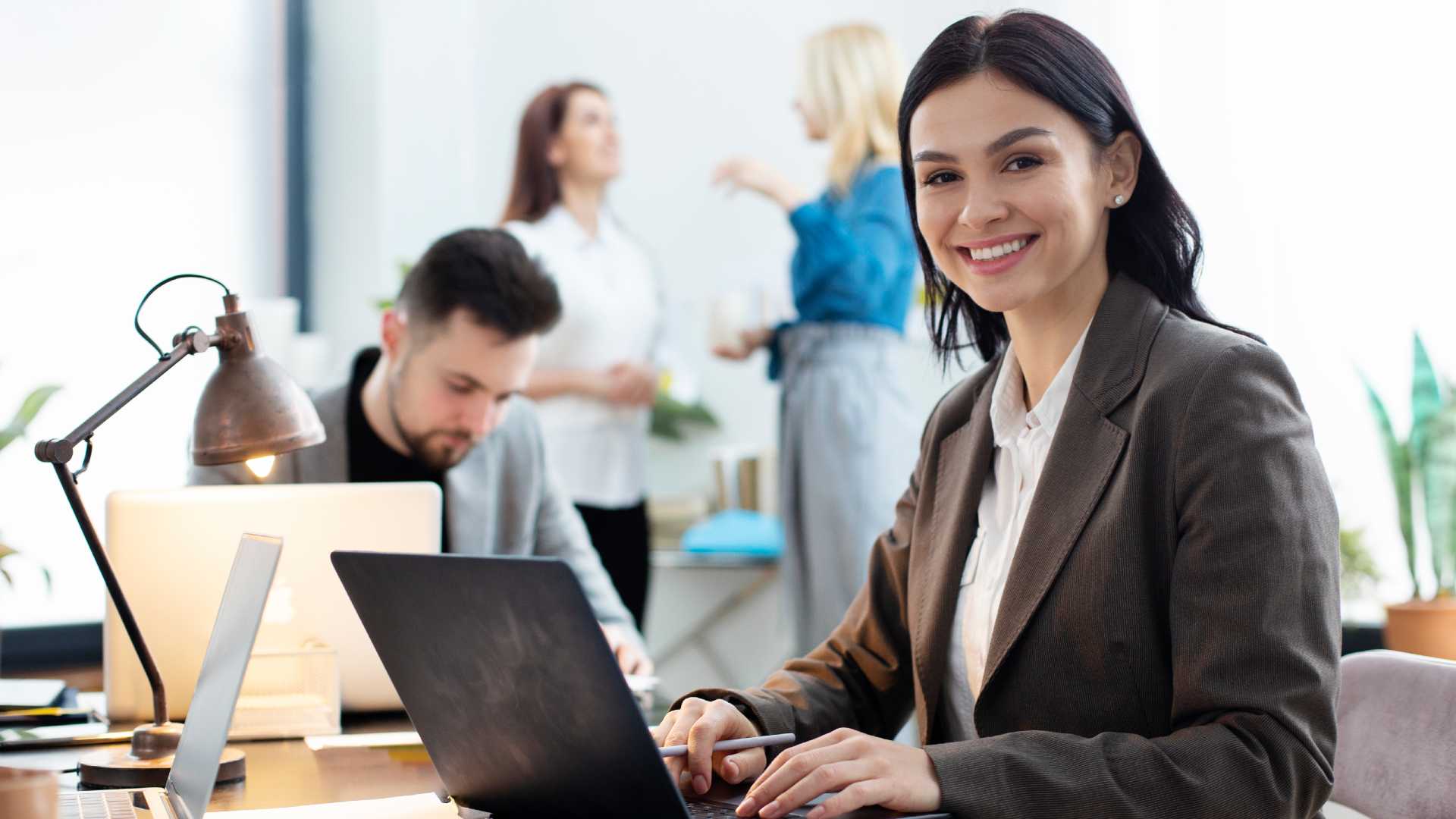 Perfiles digitales en administración y finanzas lideran demanda laboral