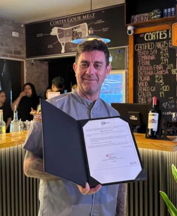 Roberto Boyle recibe Marca Perú en el 12° aniversario de GourMeat